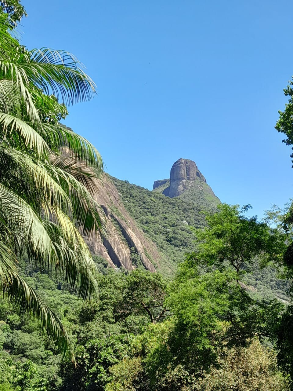 Casa Recanto do Sossego位于海景和山脉之间。