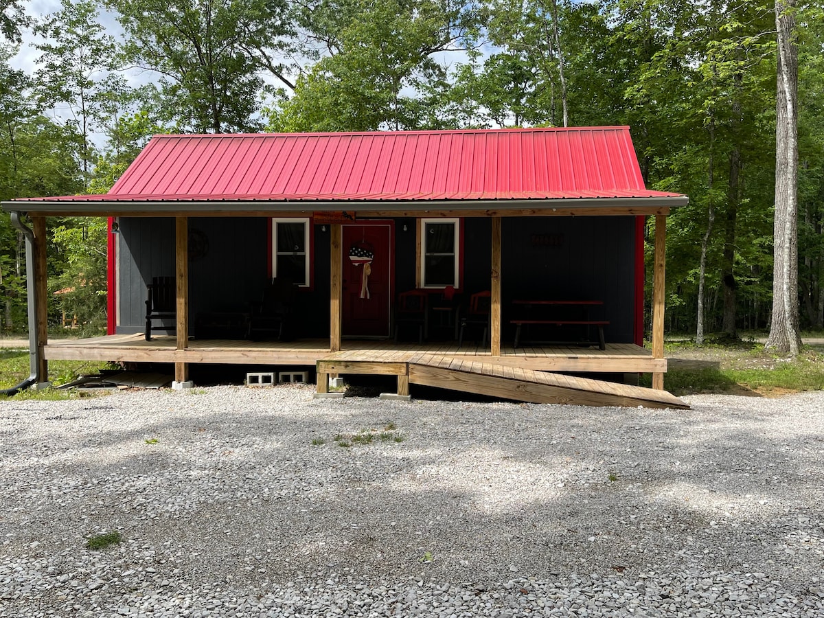 Delightful 1-bedroom cabin.