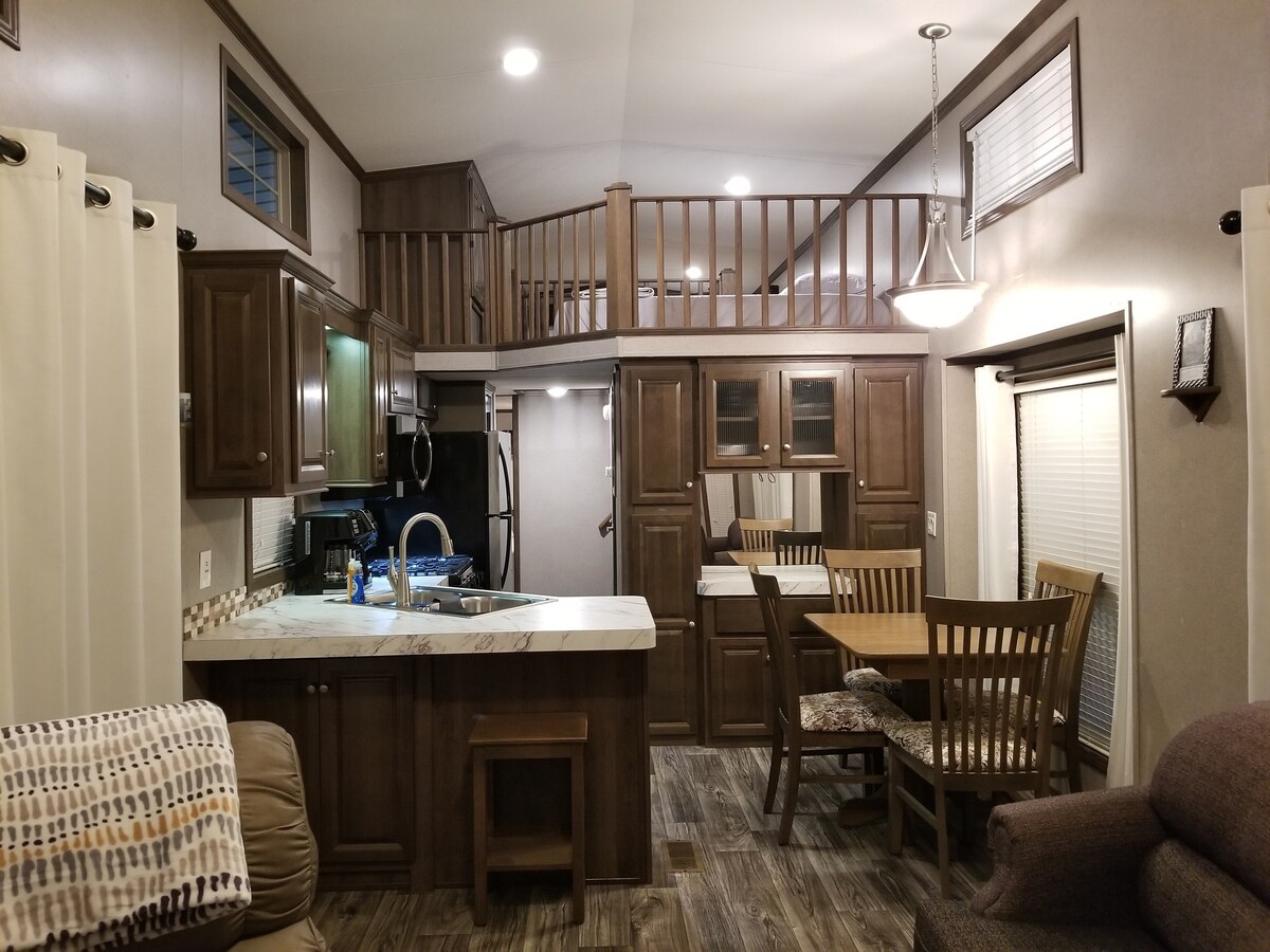 Vet owned tiny home 14 miles to Ft Moore