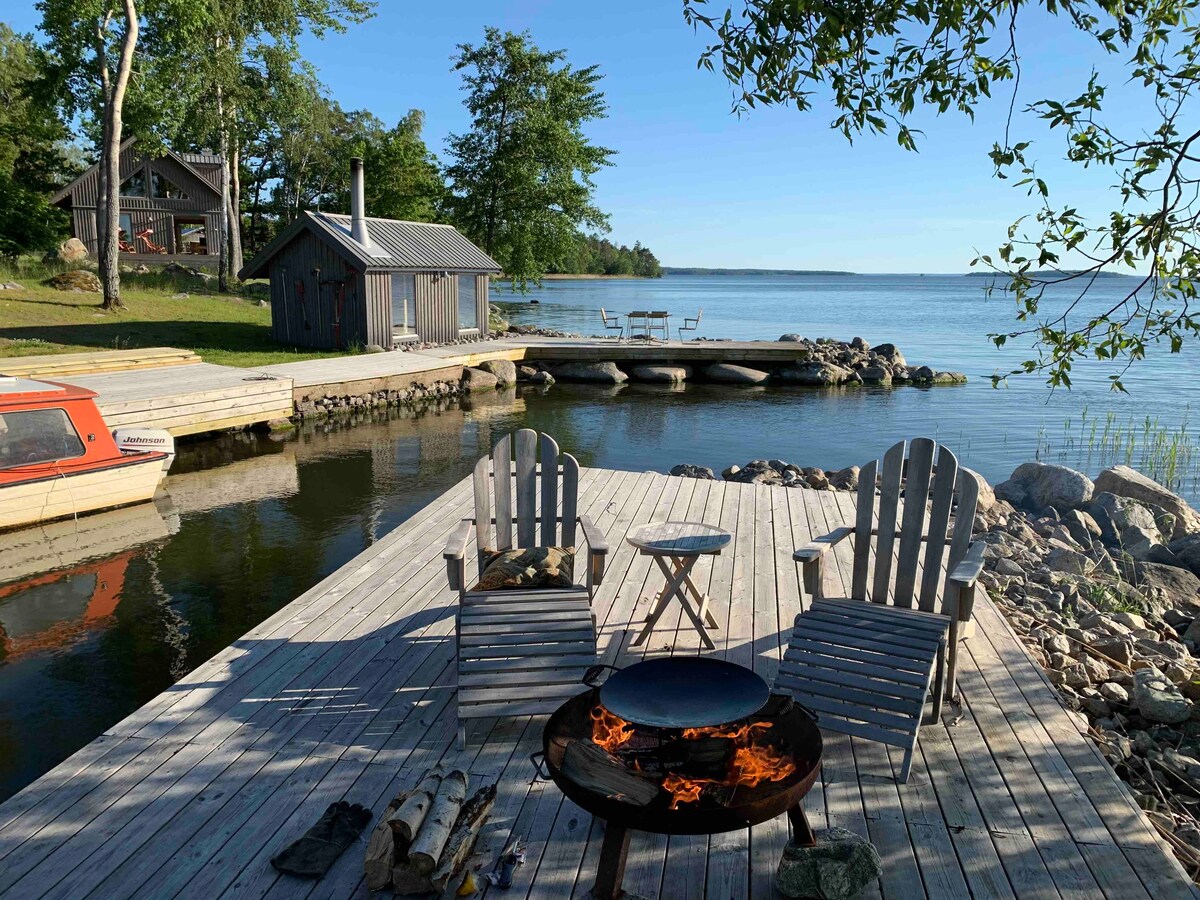 Lakefront cottage 50 minutes from Stockholm