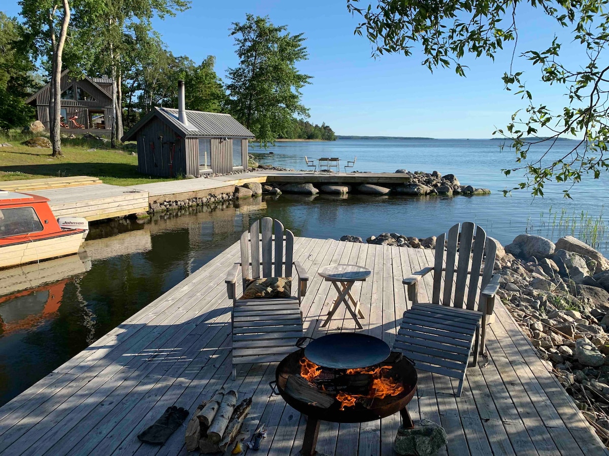 Lakefront cottage 50 minutes from Stockholm