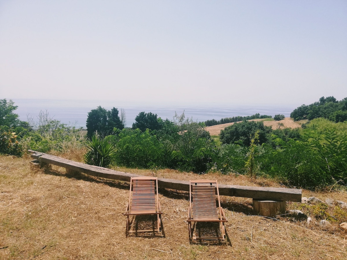 Maison sur colline vue sur mer panoramique