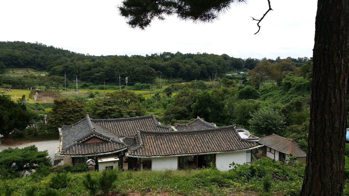 Baekmi EungSeoJae (Hanok Guest House)