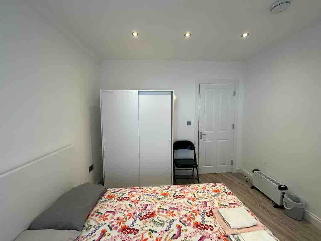 2 minutes from Oxford Street, Private Bedroom