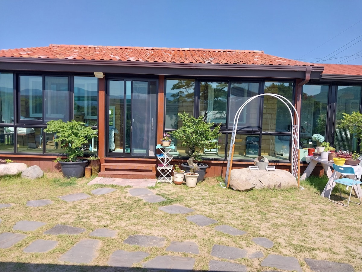 红屋顶住宿加早餐旅馆， 3202 ~ 1, Songmyeon-daero, Buk-gu,
Pohang