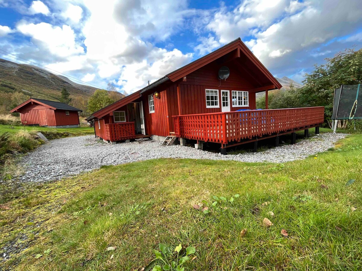 Hytte på Overøye (Stordal i Fjord kommune)