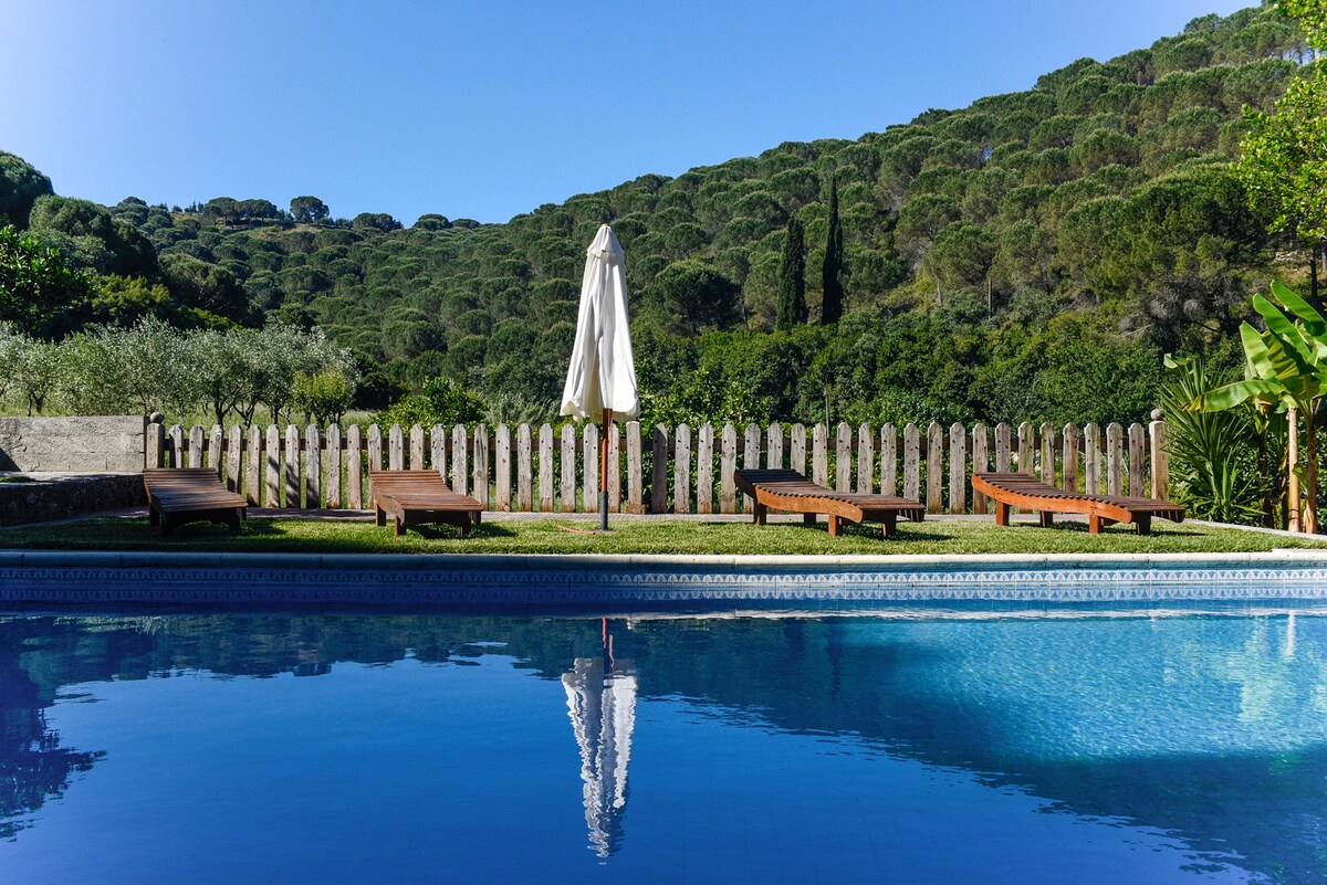 位于波尔图德莫斯（ Porto de Mós ）的房源，可供4人入住，设有公共泳池