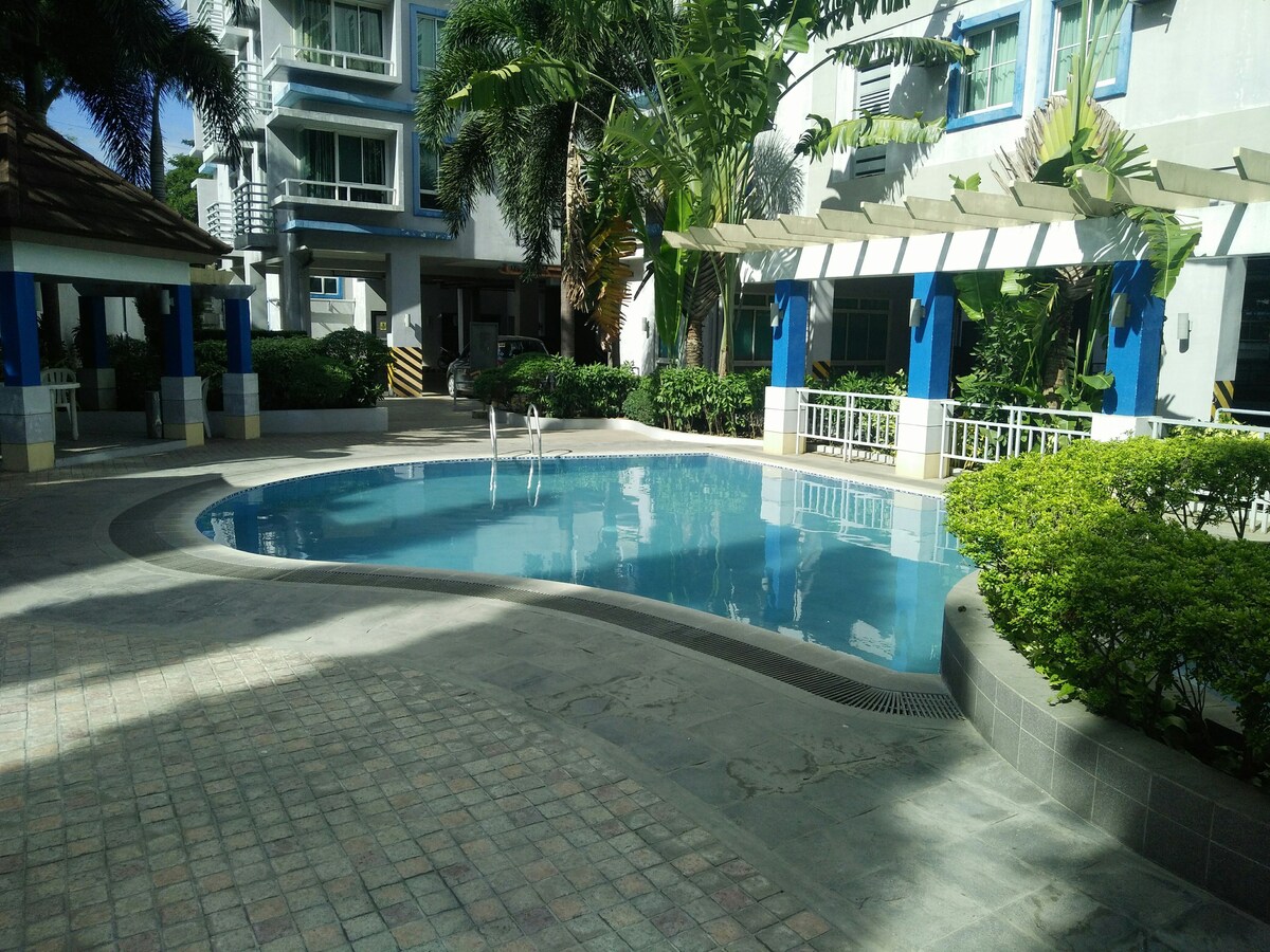 Scandia Suite2. 1BR condo/w pool. Near Nuvali.