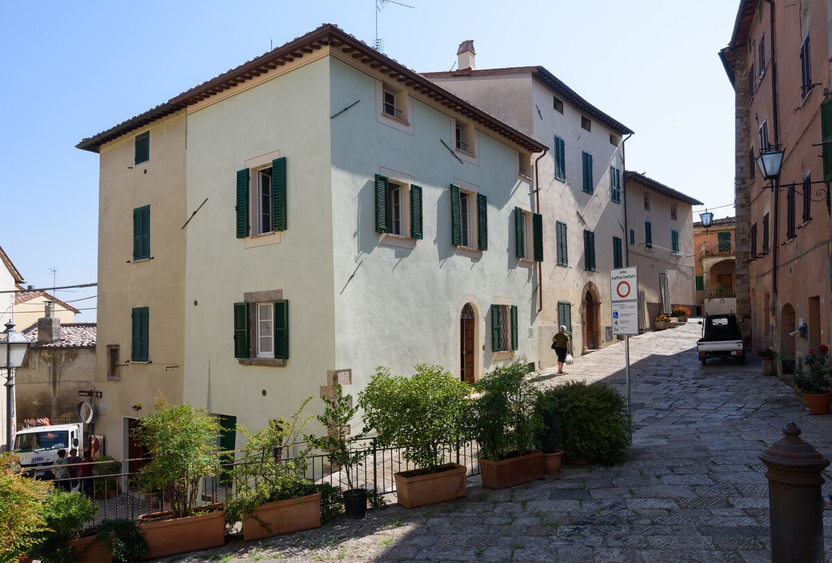 The House of Cetona in piazza Paré