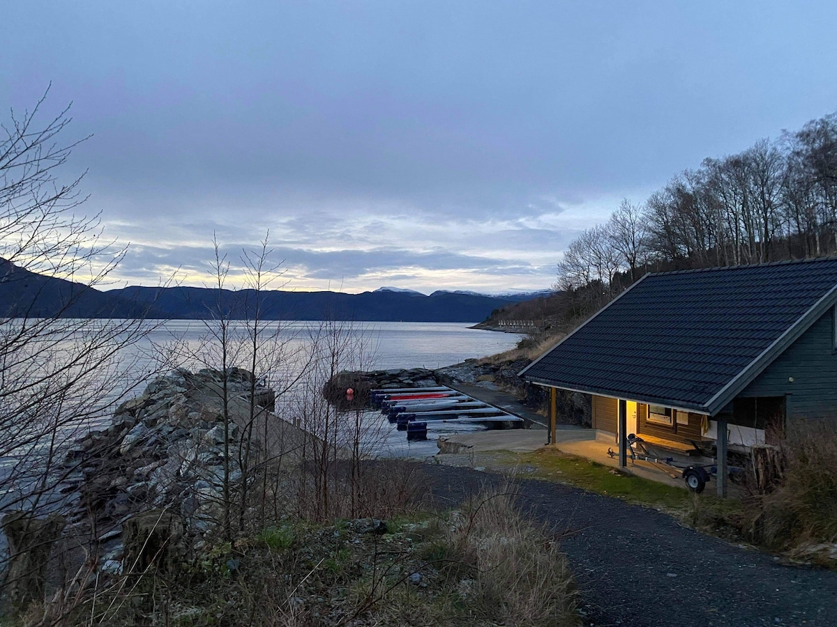 Dysja-Fjord小木屋NW船、壁炉、桑拿和热水浴缸