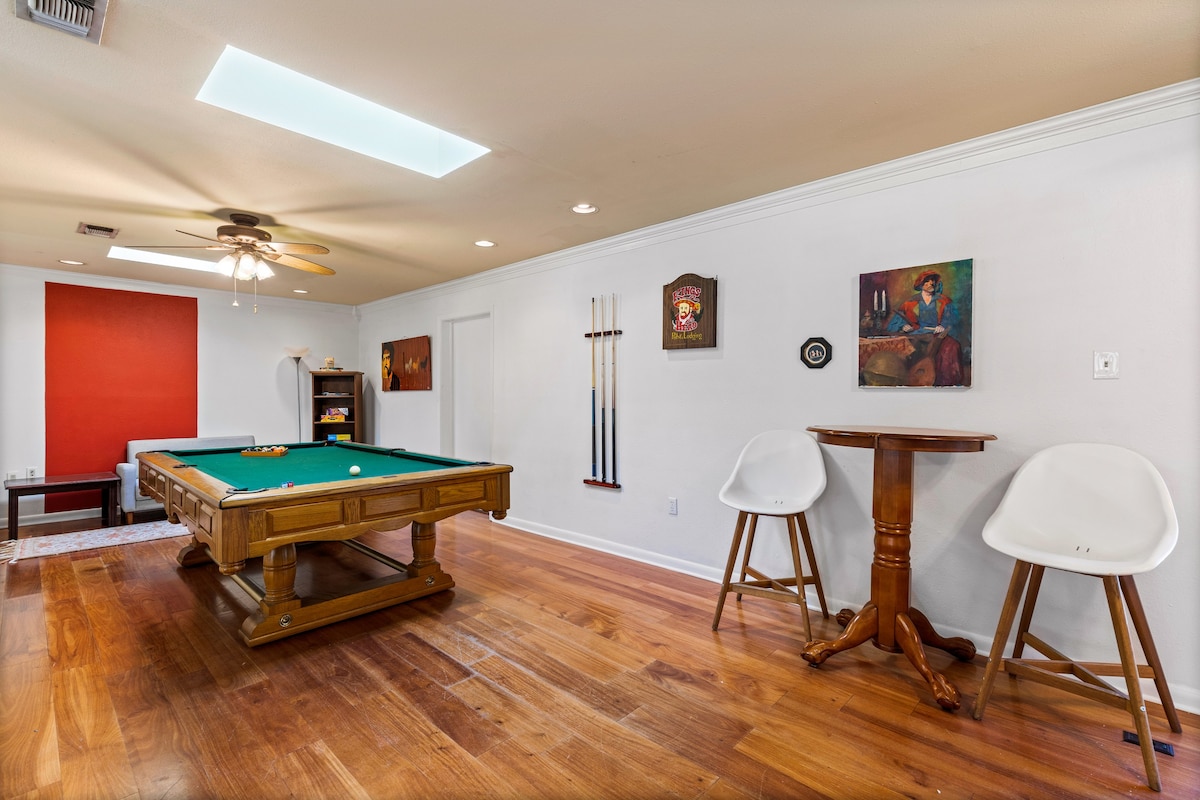 Spacious 4 Bedroom Home in Midcity | Pool Table