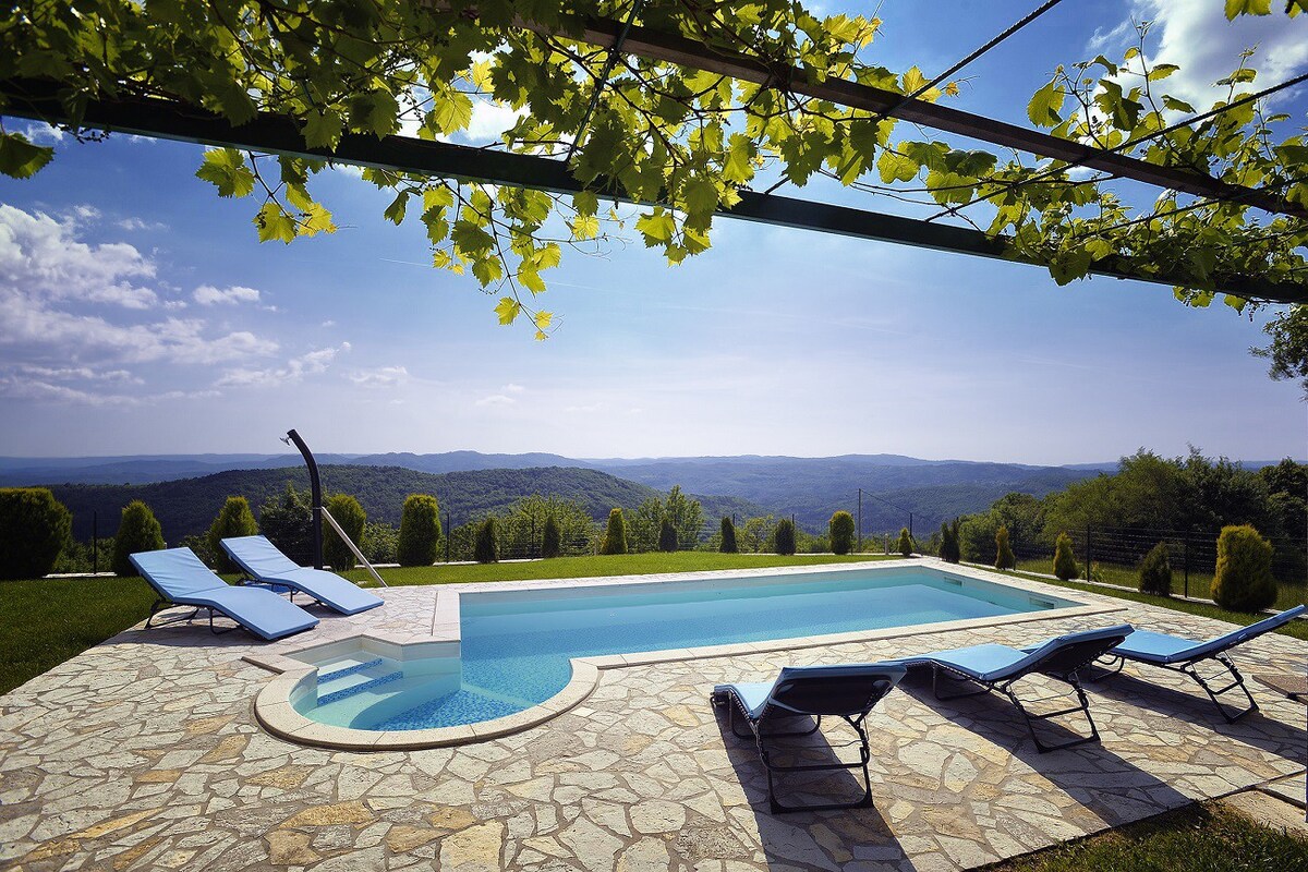Fantastic panoramic finca with private pool, air c