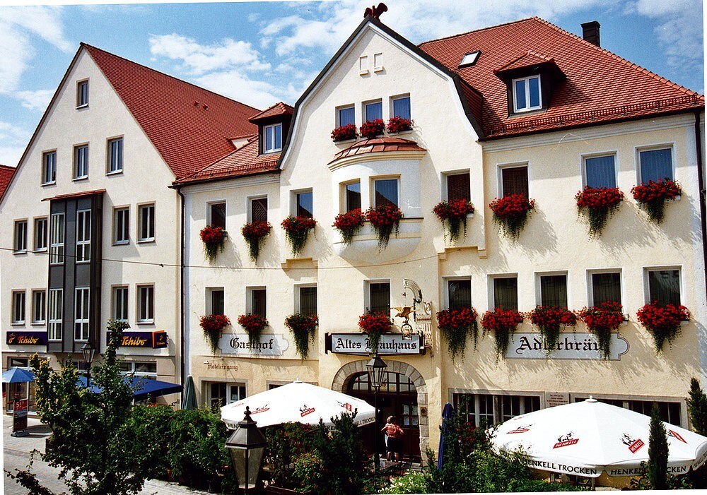 Land-Gut-Hotel Adlerbräu (Gunzenhausen), großes Doppelzimmer mit Flachbild-TV