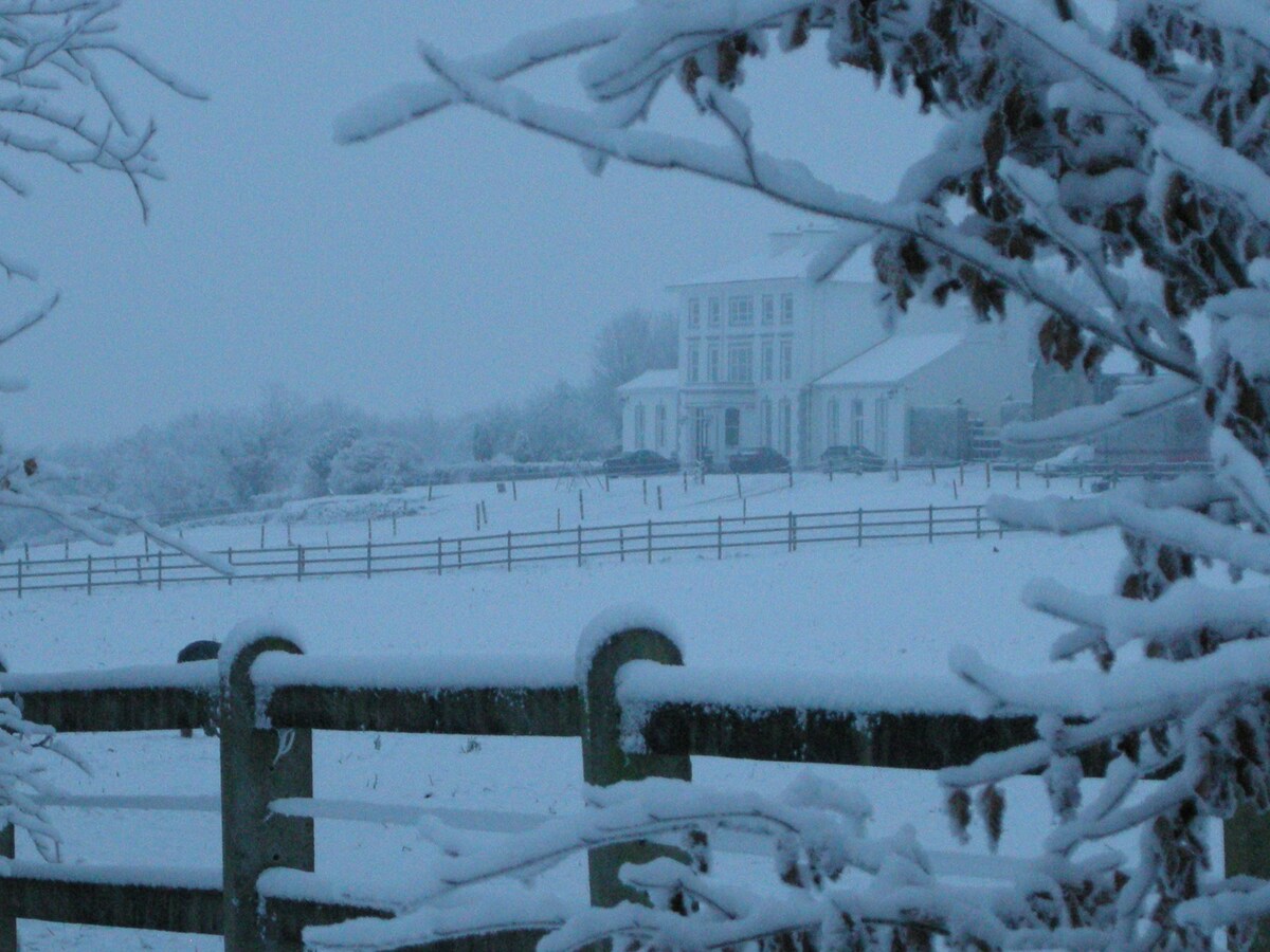 Beechmount House & Stables