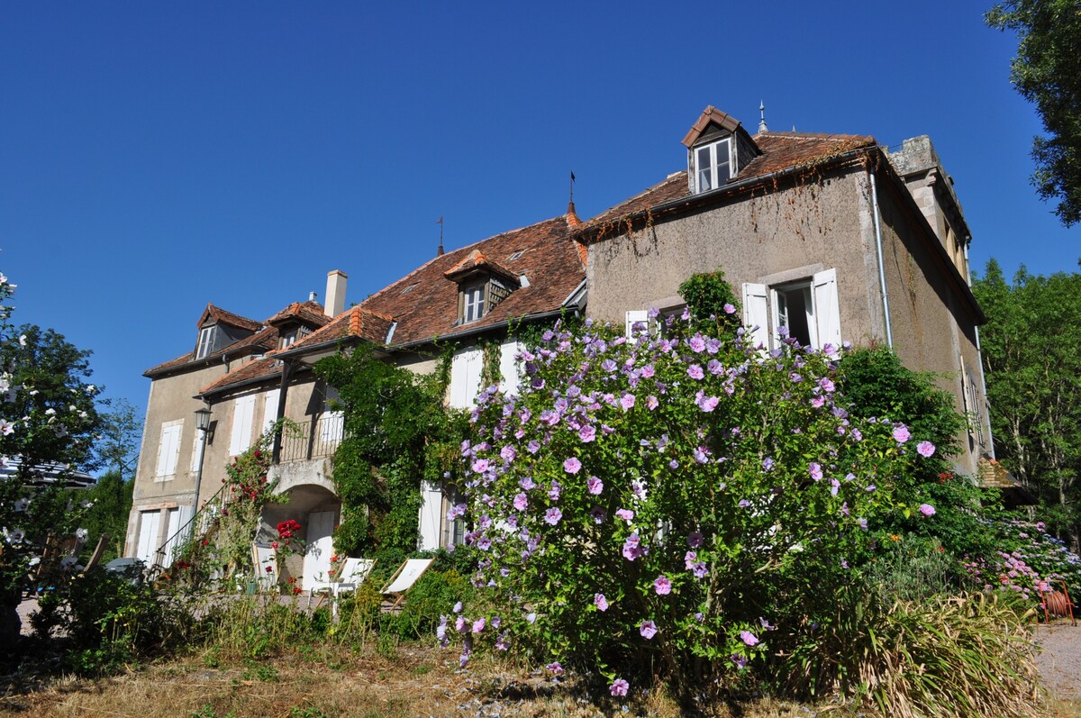 Family or friends home in Burgundy