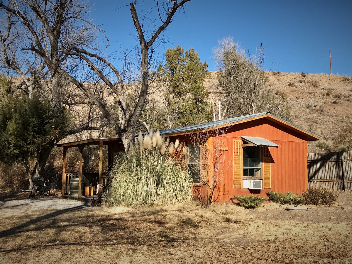 新墨西哥小木屋（ New Mexico Cabin Rentals ）的舒适隐蔽小木屋