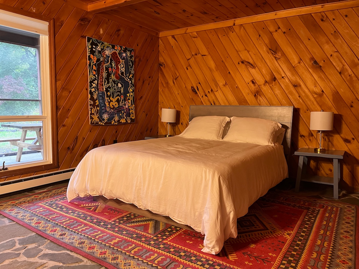 The Little Lodge, a private entrance guest suite