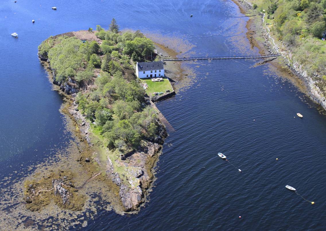 Cosy Wooden Cabin and Barrel on Secluded Island