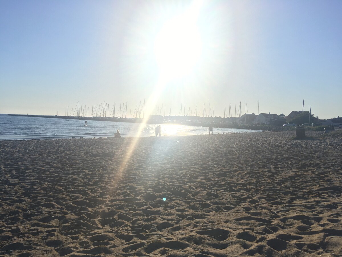 Hyggeligt sommerhus ved flot badestrand