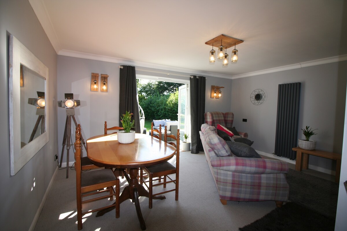 Cottage And Annexe, hot tubs & wood burning stoves