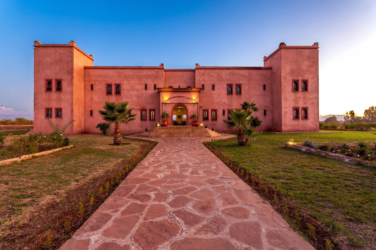Marrakech, Riad 15 rooms, South facing pool!