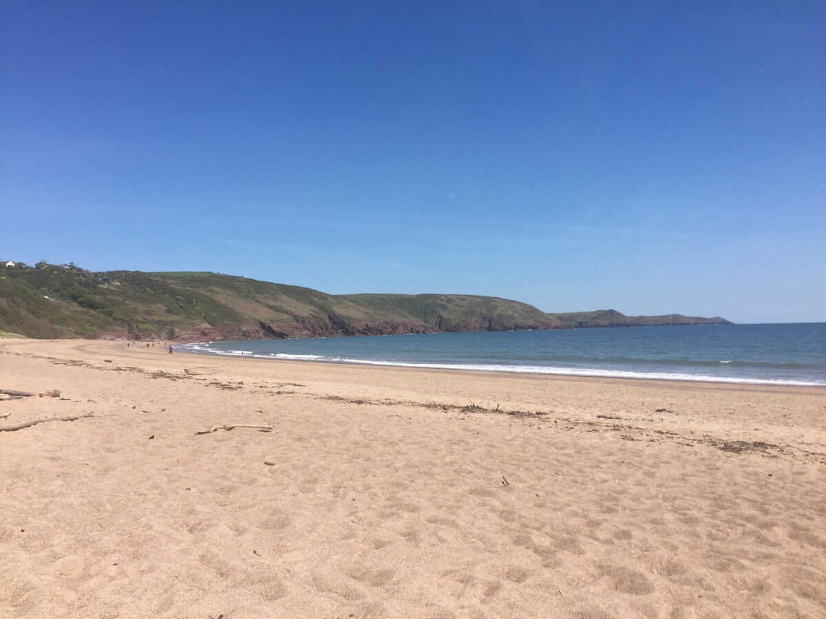 Family beach chalet, Freshwater East, Pembs, WIFI