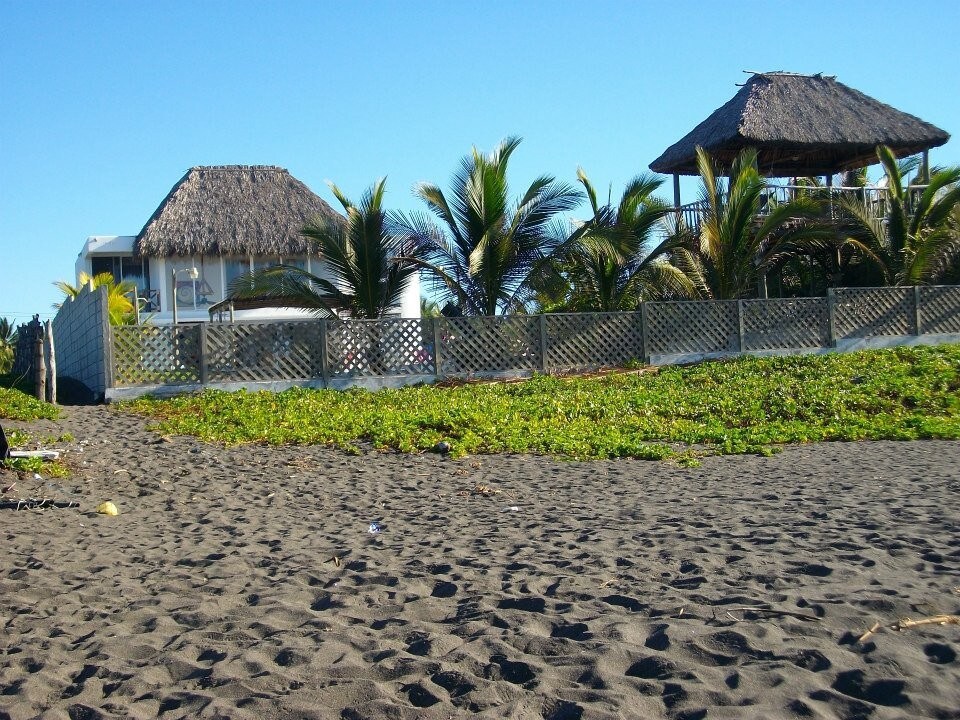 Hawii Monterrico on the beach, house