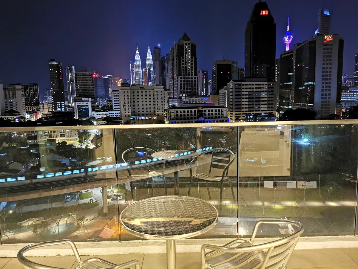 吉隆坡市中心 双子塔景观 豪华公寓大露台 顶楼无边泳池