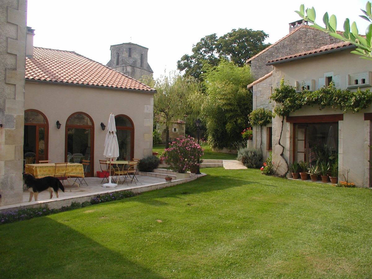 Grande et belle maison de caractère hors saison