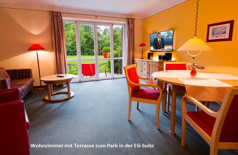 AngerResidenz, FeWo & Hotel (Zwiesel), FeWo-Suite mit Terrasse (2-Raum-Suite) mit 55 qm im EG, behindertengerecht ohne Frühstück