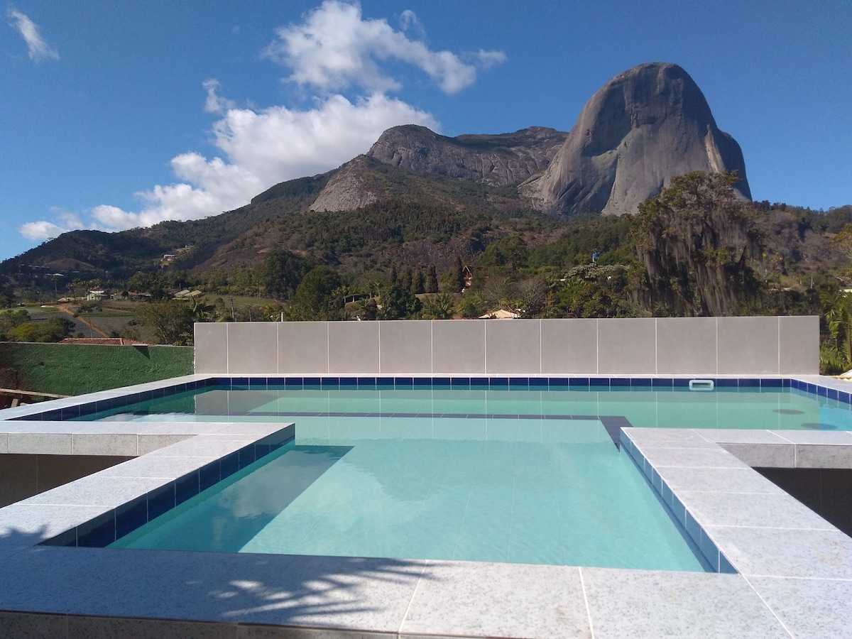 4 Suítes em Pedra Azul e Piscina