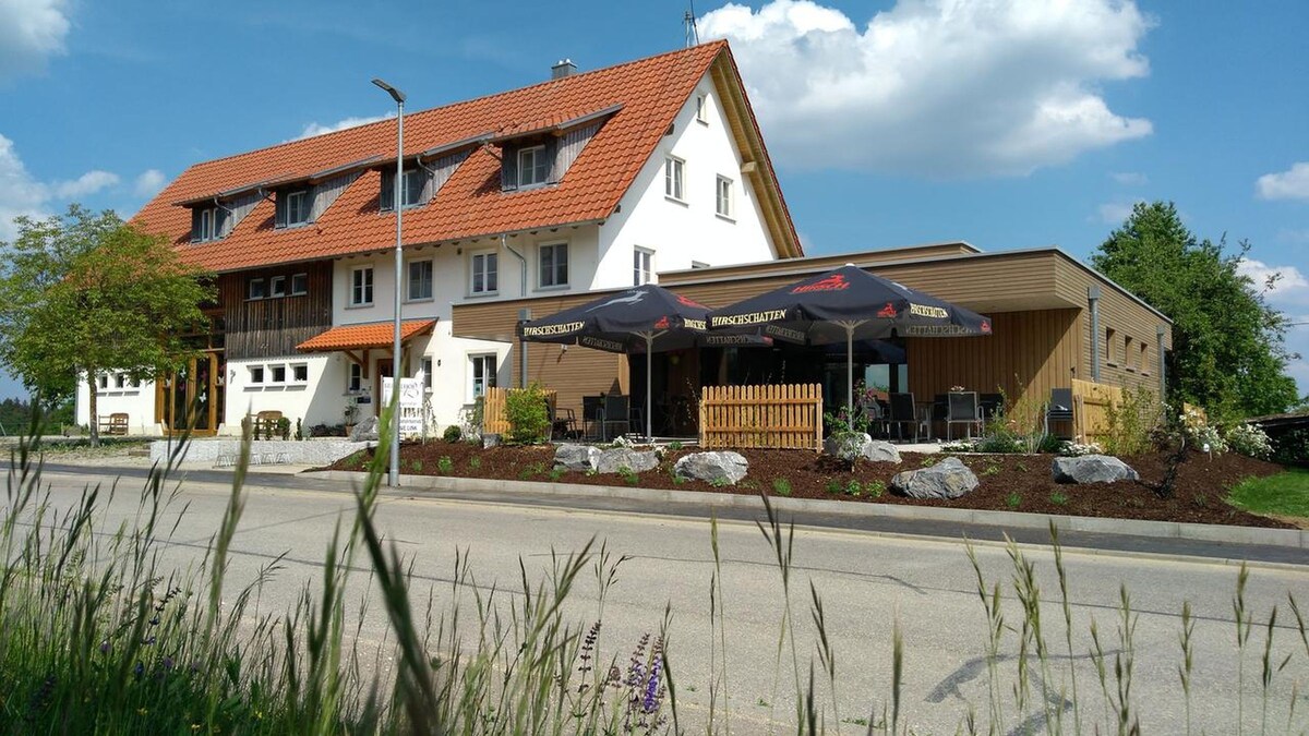 Landhotel Brigel-Hof, (Meßkirch), Ferienwohnung, 51 qm, 1 Schlafzimmer, 1 Wohn-/Schlafzimmer, max. 4 Personen