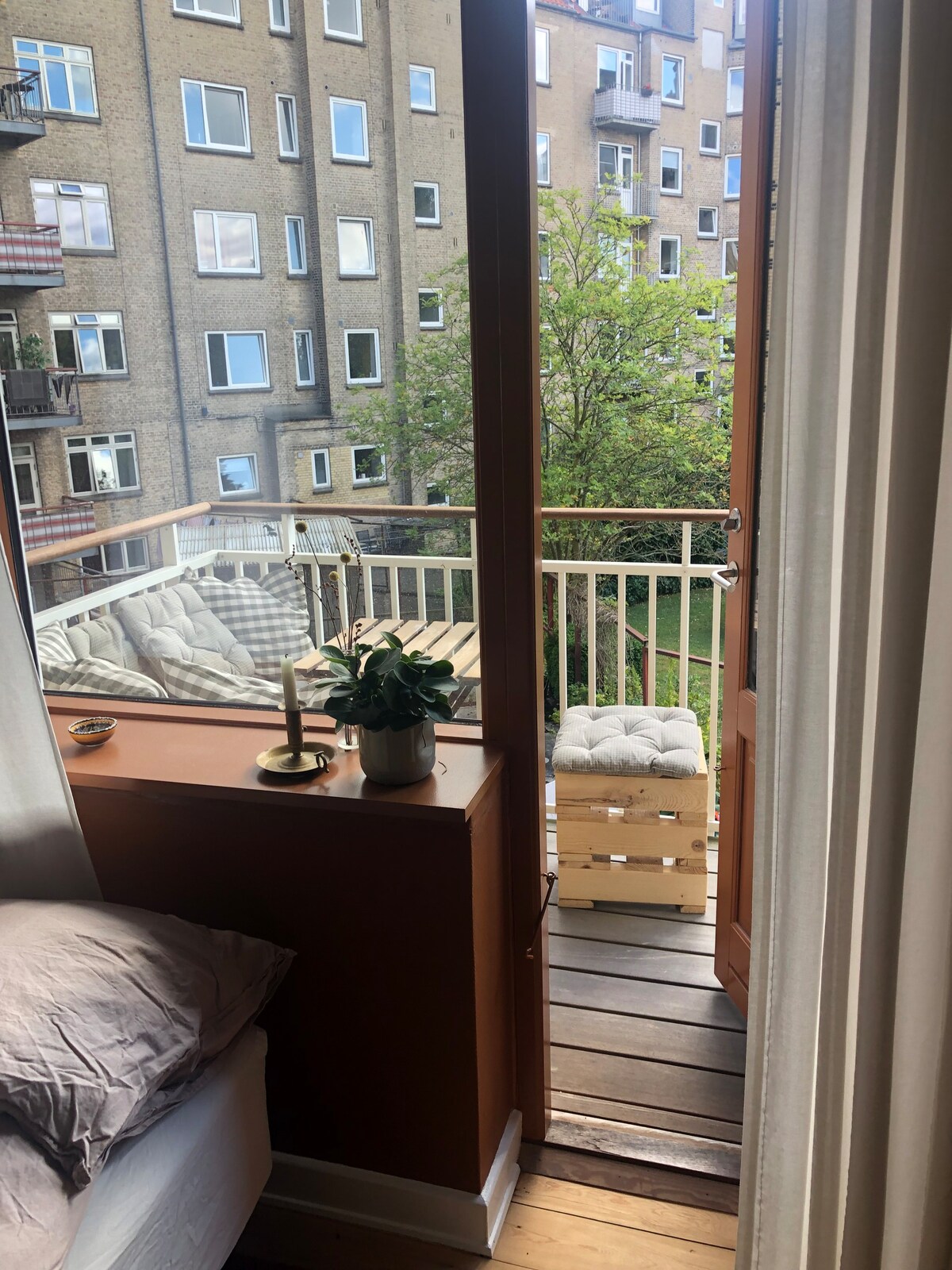 带阳台的漂亮公寓