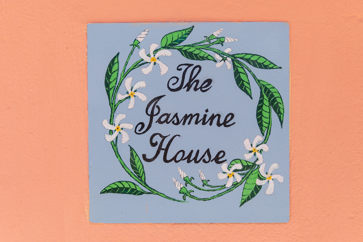 The Jasmine House湖畔乡村别墅