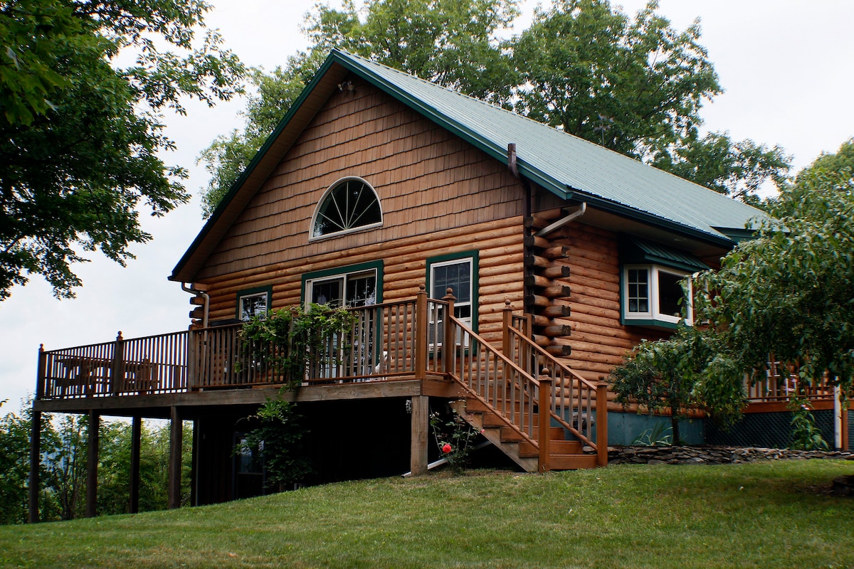 Top of the World Log House Getaway