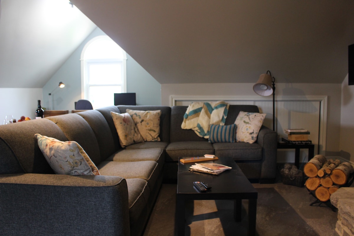 Cozy Loft at Carrick Creek Farmstead