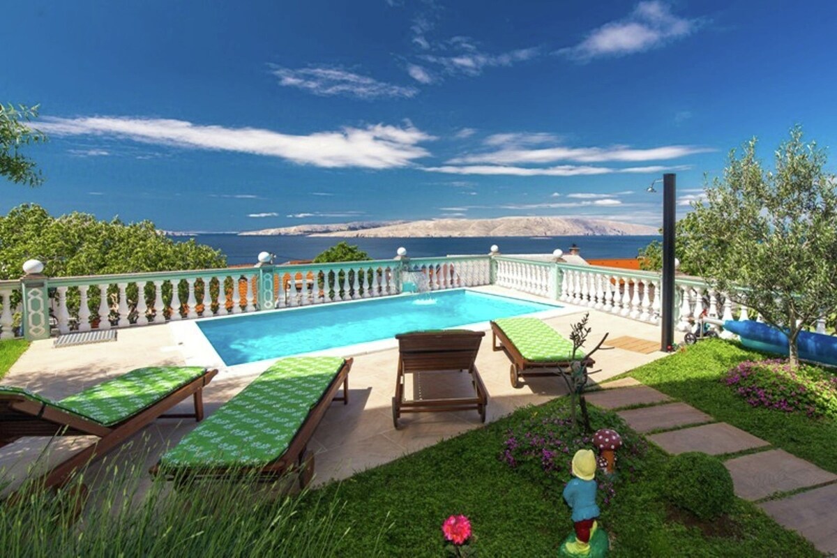 Spacious Apartment in Senj with Swimming Pool