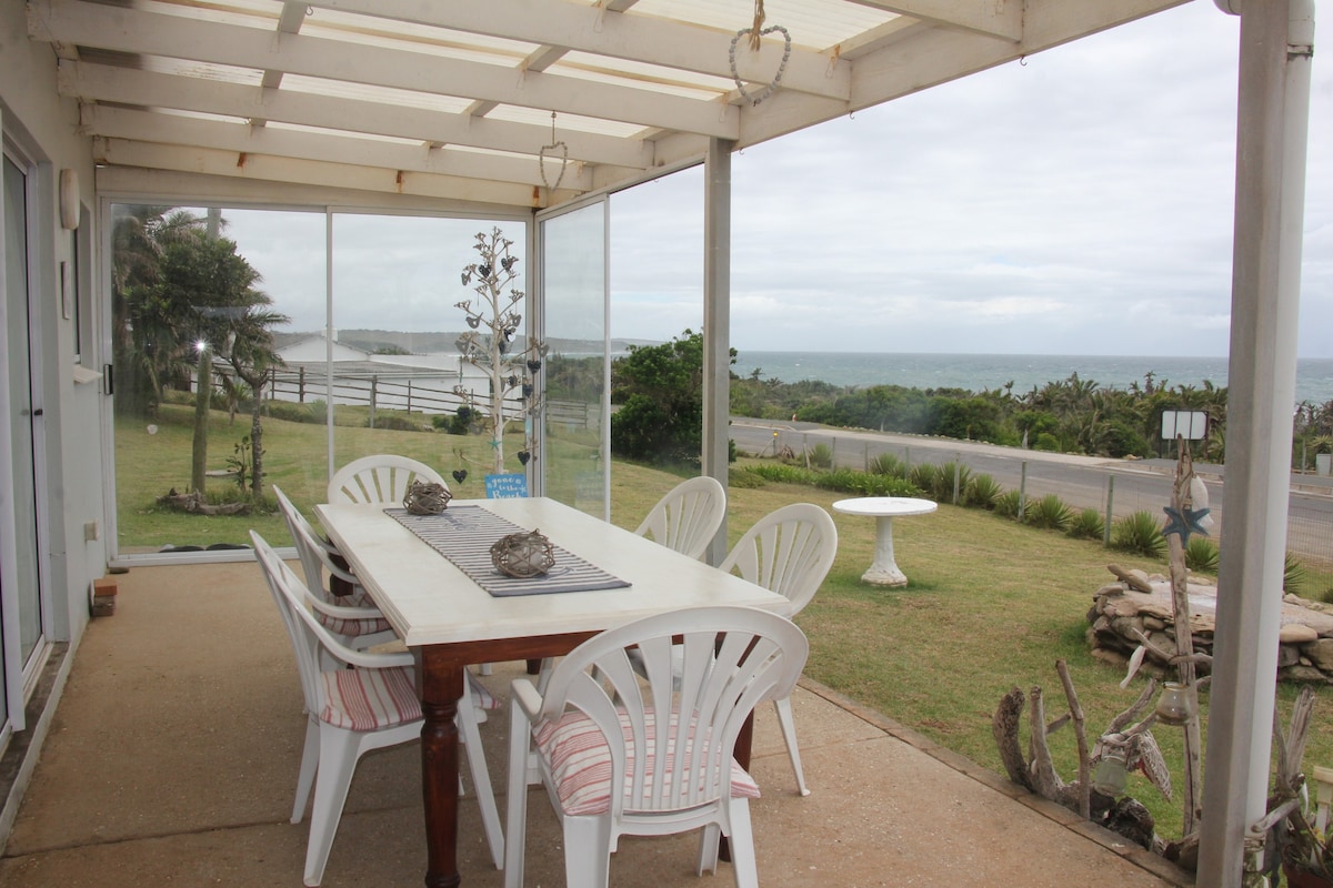 Large beach cottage at the Qolora, Seagulls Resort