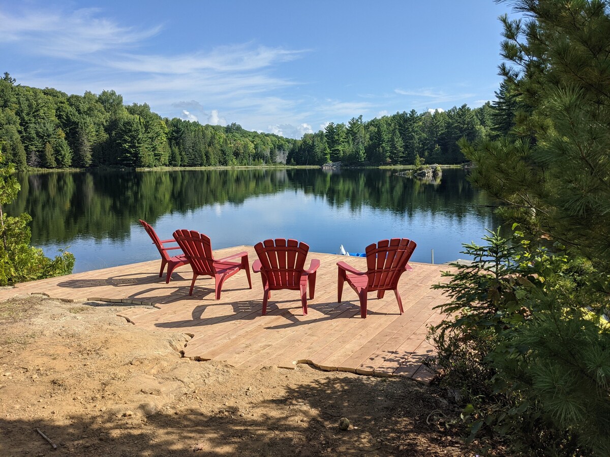 Lakeside Honey Bear Cottage in Val-des-Monts