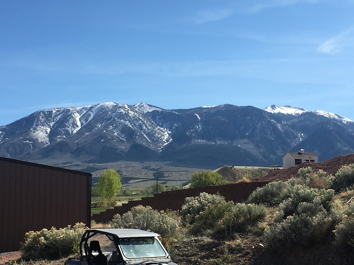 Bullion Canyon Lodge Upstairs-Paiute Trail Access