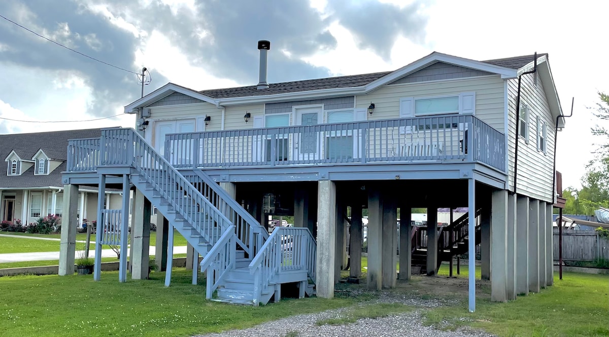 Lodge sits on Bayou Barataria