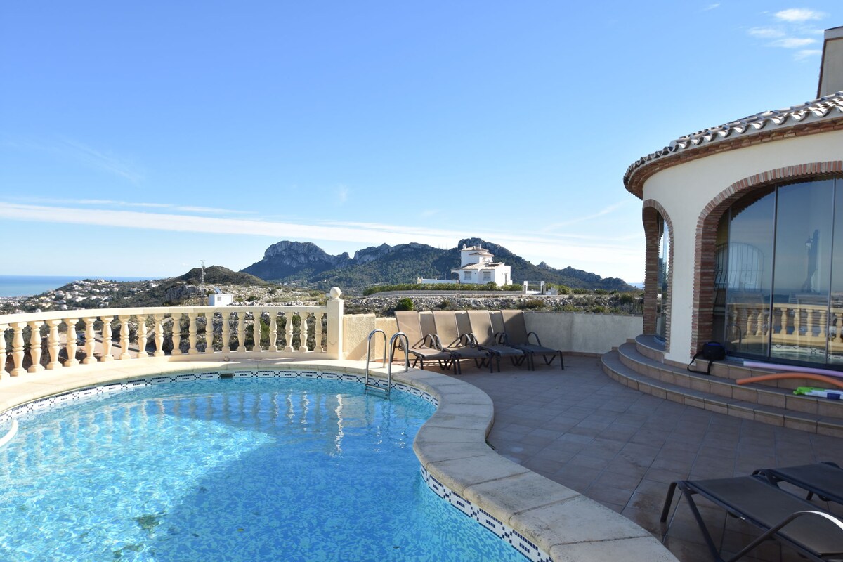位于拉夫勒达尔穆尼亚（ Rafol d 'Almunia ）的带私人泳池的风景别墅
