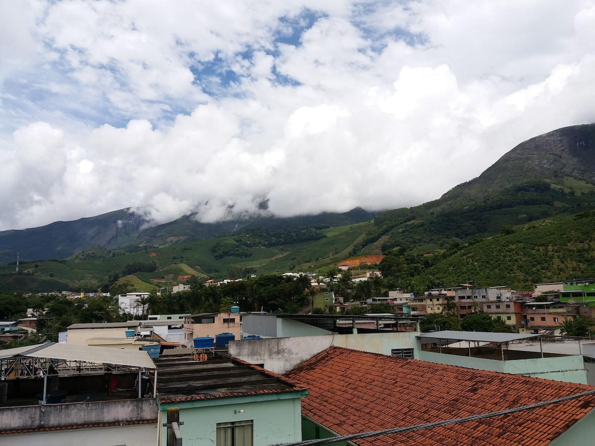 Apto confortável com vista no centro e perto tudo