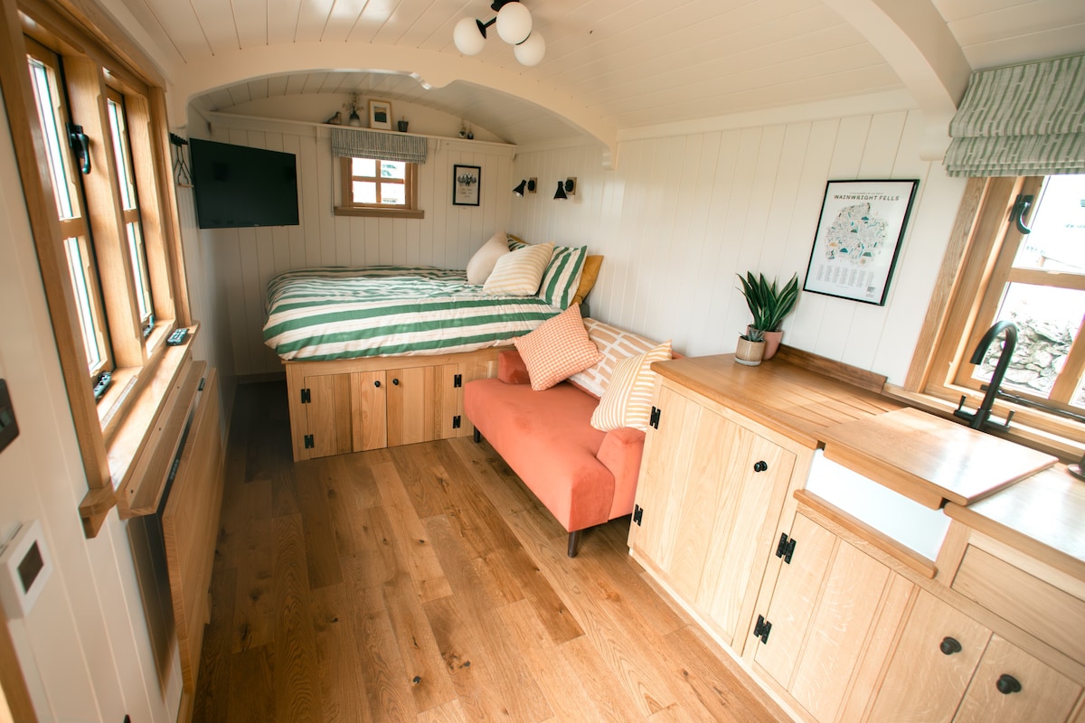 NEW Luxury Shepherds Hut Cumbrian Countryside