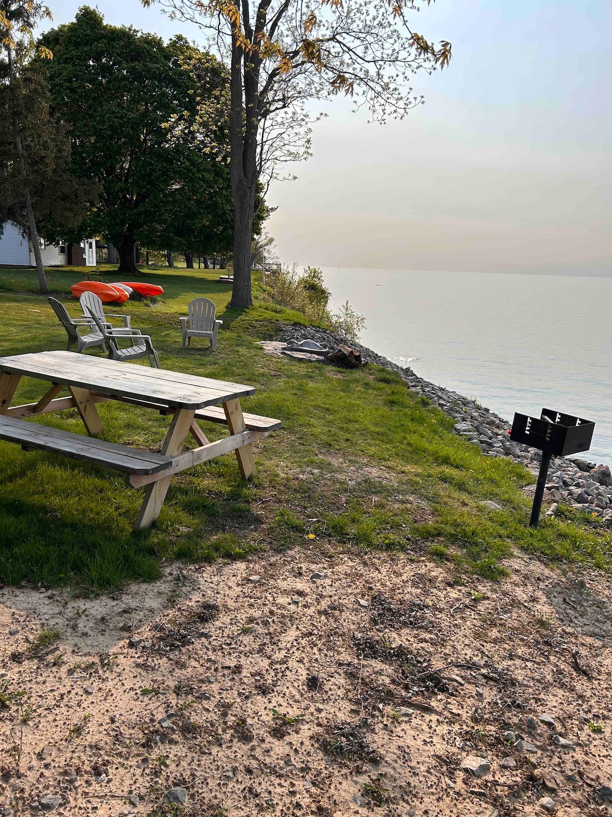 温馨舒适的3卧室房源，位于安大略湖（ Lake Ontario ）