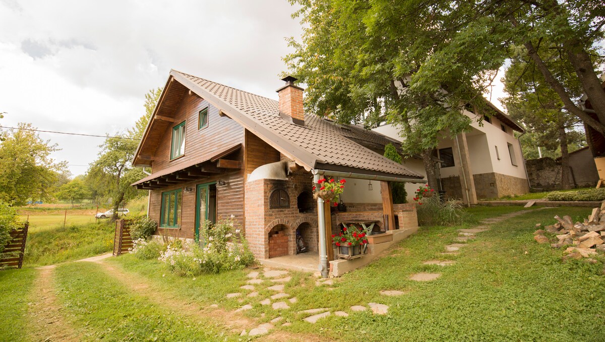 brebu nou · 整套小木屋 · 乡村小屋,带大花园,靠近3只猩猩10分钟