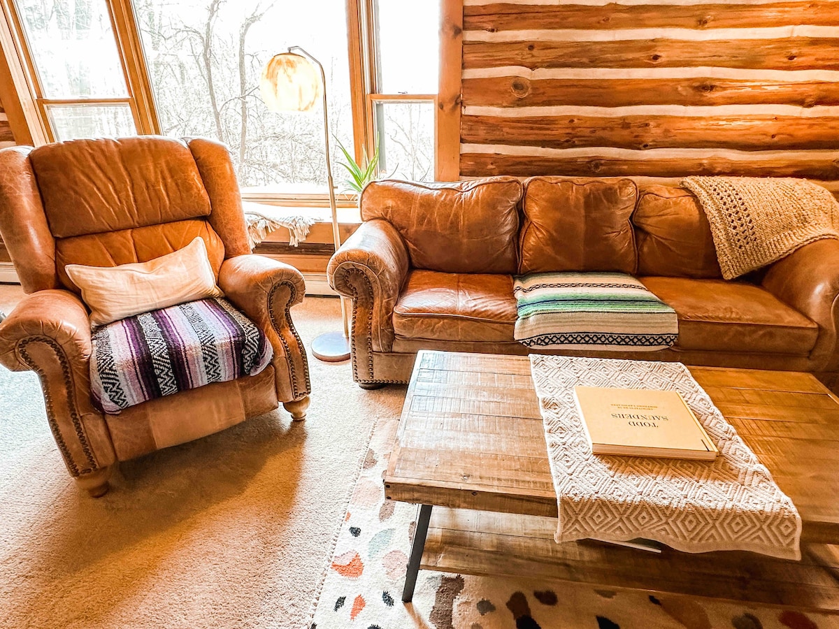 Log Cabin at Cliff Lake: Family Friendly Getaway