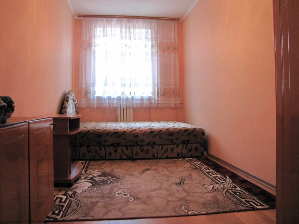 这套公寓干净舒适，地处米尔戈罗达（ Mirgoroda ）市中心