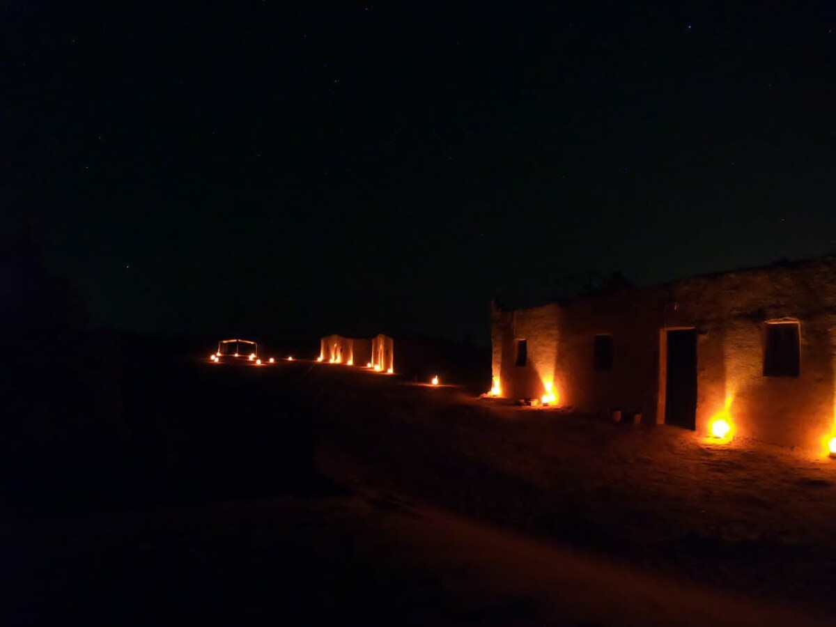 星空下的Nomad Berber Camp