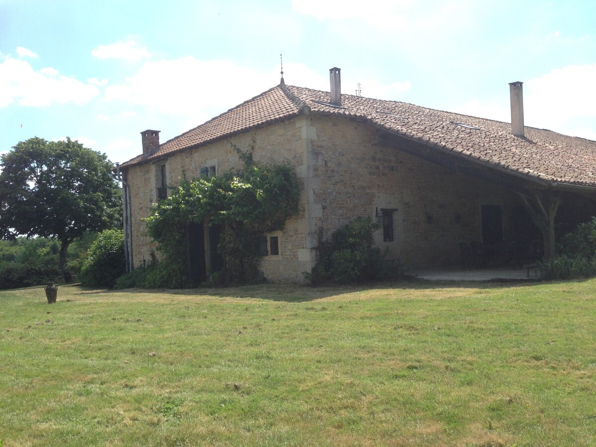 Very private, huge detached farmhouse with pool.